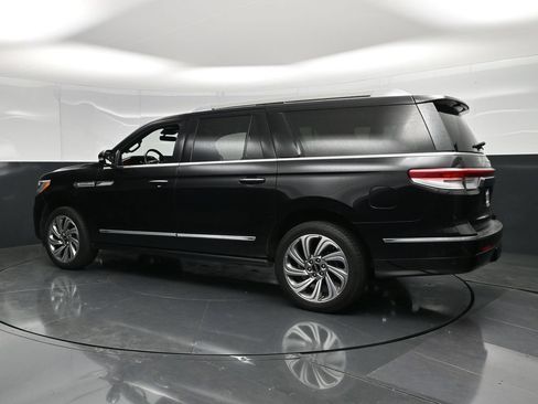 Used 2022 Lincoln Navigator L Reserve AWD/4WD image 10