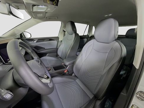 New 2026 Volkswagen Tiguan SE FWD image 11