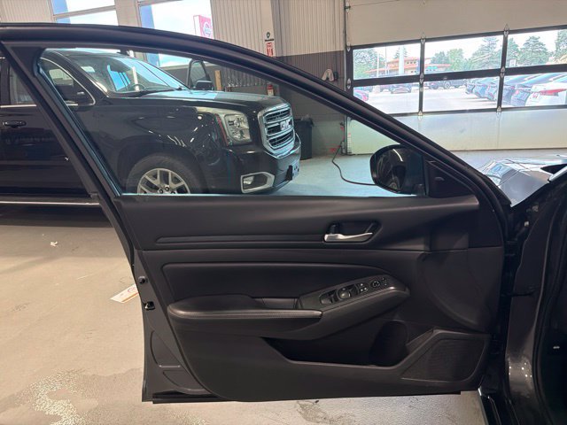 Used 2024 Nissan Altima 2.5 SV FWD image 18