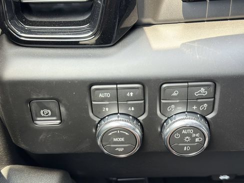 New 2026 GMC Sierra 1500 AT4 w/ Technology Package AWD/4WD image 11