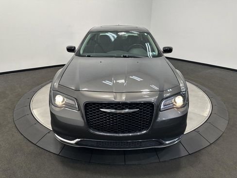 Used 2019 Chrysler 300 Touring w/ Sport Appearance Package AWD/4WD image 3