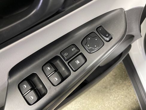 Used 2022 Hyundai Kona SE FWD image 18