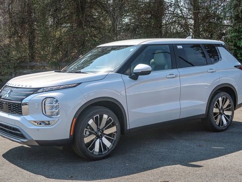 New 2026 Mitsubishi Outlander SE image 4