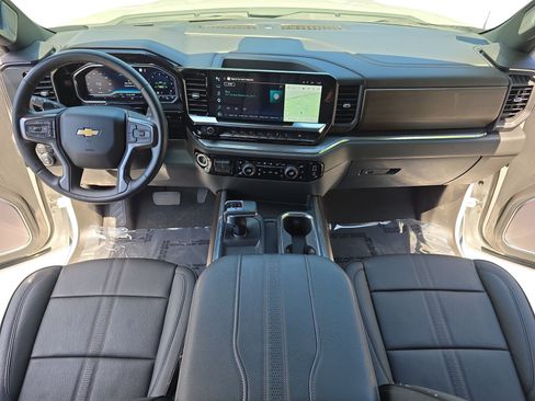 Used 2023 Chevrolet Silverado 1500 High Country w/ Z71 Off-Road Package AWD/4WD image 9