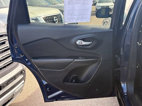 Used 2016 Jeep Cherokee Latitude w/ Comfort/Convenience Group image 12