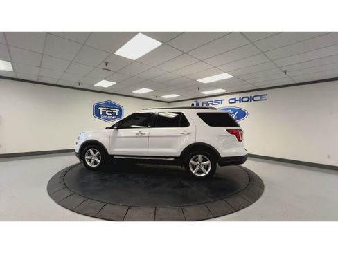 Used 2019 Ford Explorer XLT w/ Equipment Group 201A image 7