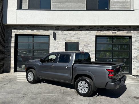 Used 2022 Nissan Frontier SV w/ Technology Package AWD/4WD image 5