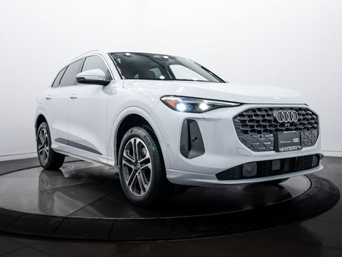 Certified 2025 Audi Q5 Premium Plus w/ Premium Plus image 2