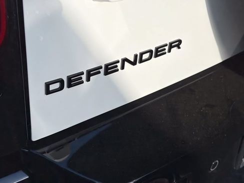 Used 2024 Land Rover Defender 110 X-Dynamic SE AWD/4WD image 6
