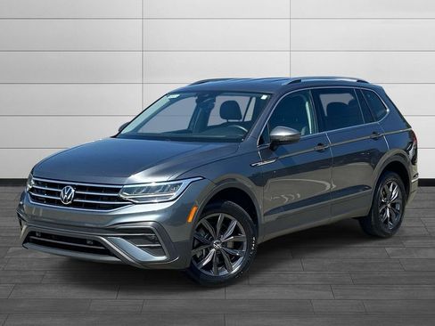 Used 2022 Volkswagen Tiguan SE FWD image 1