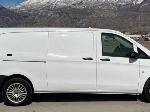 Used 2021 Mercedes-Benz Metris image 4