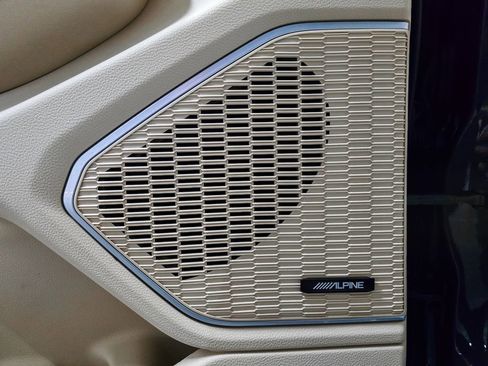 Used 2022 Jeep Grand Cherokee Limited w/ Luxury Tech Group II image 19