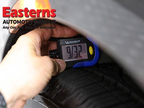 Used 2022 Chrysler Voyager LX FWD image 27
