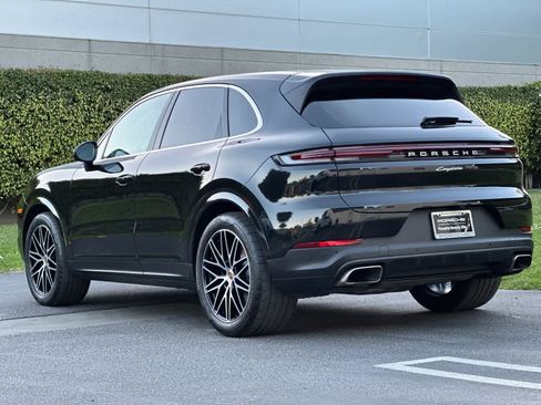 Used 2025 Porsche Cayenne image 3