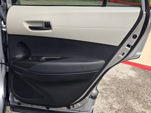 Used 2025 Toyota Corolla Cross L FWD image 26