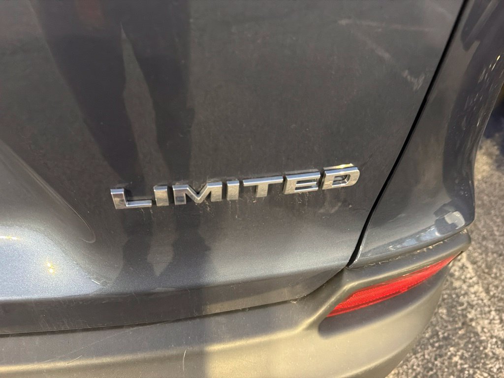 Used 2021 Jeep Cherokee Limited AWD/4WD image 6