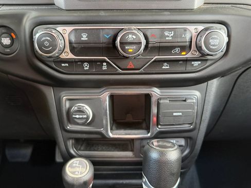 Used 2023 Jeep Wrangler Sport AWD/4WD image 20
