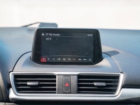 Used 2018 MAZDA MAZDA3 Touring FWD image 32