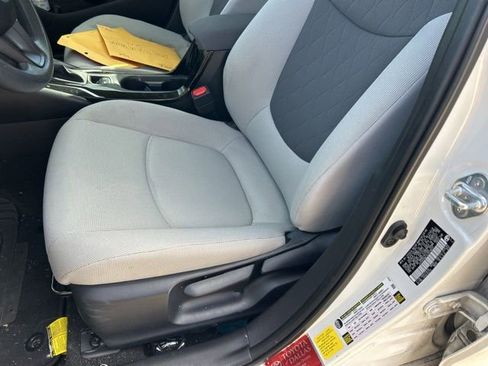 Used 2020 Toyota Corolla LE image 9