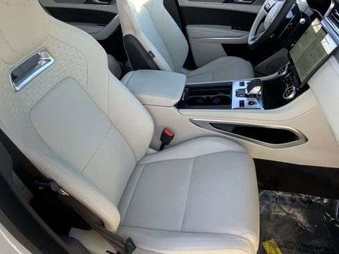 New 2025 Jaguar F-PACE R-Dynamic S image 10