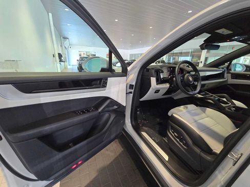 Used 2026 Porsche Cayenne Coupe AWD/4WD image 22