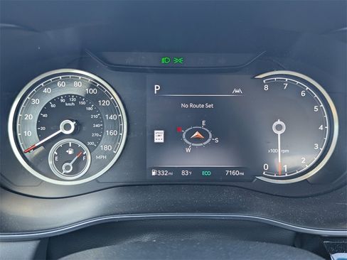 Used 2025 Genesis G70 2.5T image 23