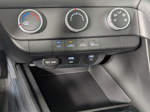 Certified 2025 Hyundai Elantra SE image 21
