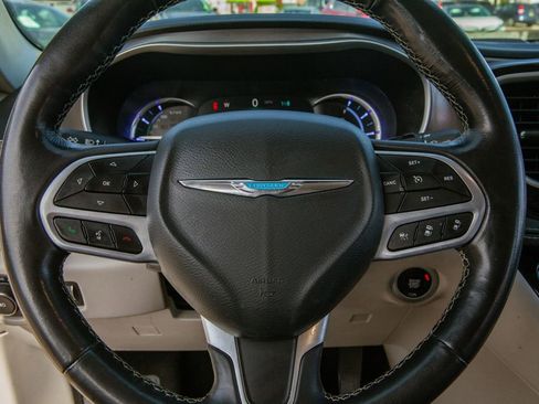 Used 2021 Chrysler Pacifica Touring-L FWD image 18