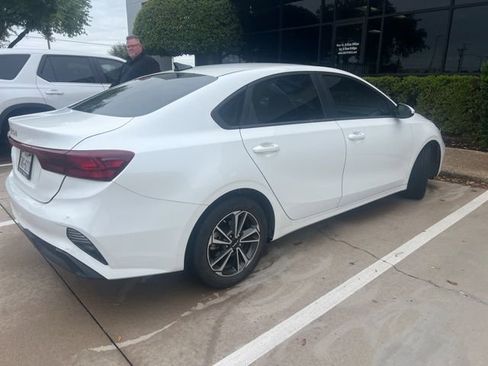 Used 2023 Kia Forte LXS image 3