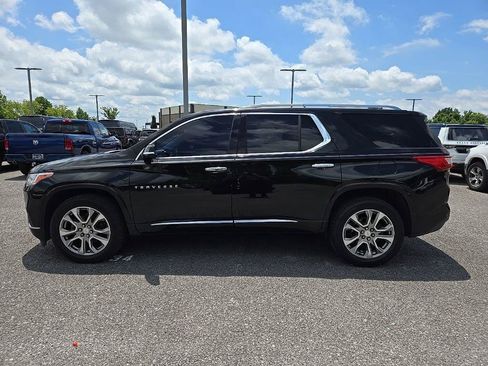 Used 2019 Chevrolet Traverse Premier w/ Driver Confidence II Package FWD image 4