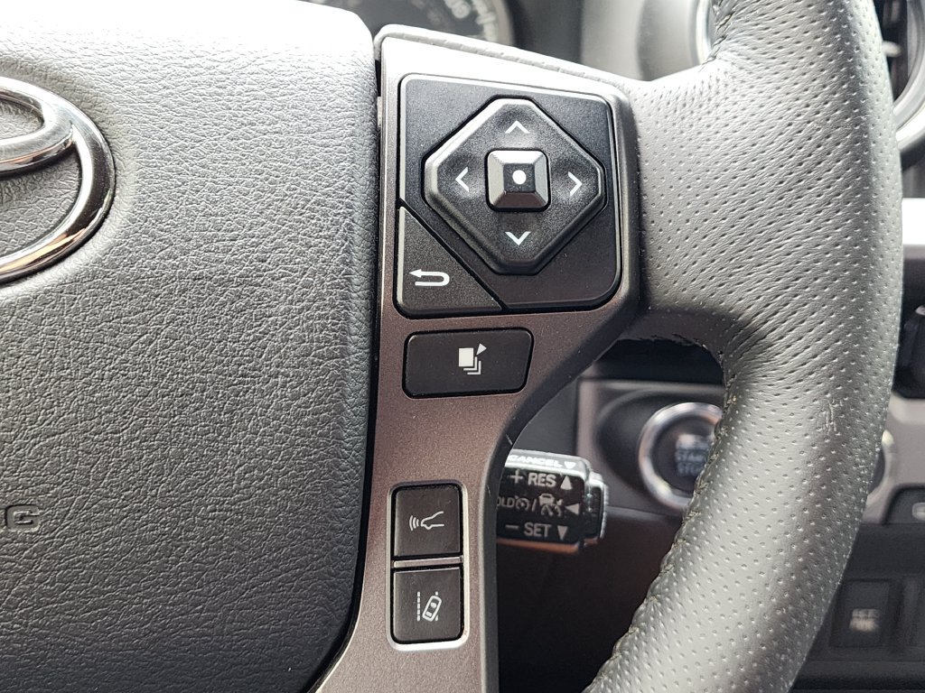 Used 2018 Toyota Tacoma TRD Off-Road AWD/4WD image 28
