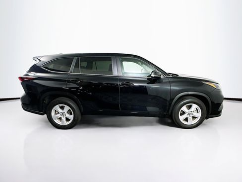 Used 2024 Toyota Highlander LE image 10