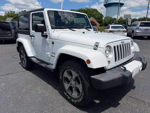 Used 2017 Jeep Wrangler Sahara w/ Connectivity Group AWD/4WD image 3