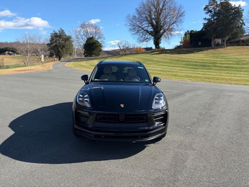 Certified 2025 Porsche Macan image 10