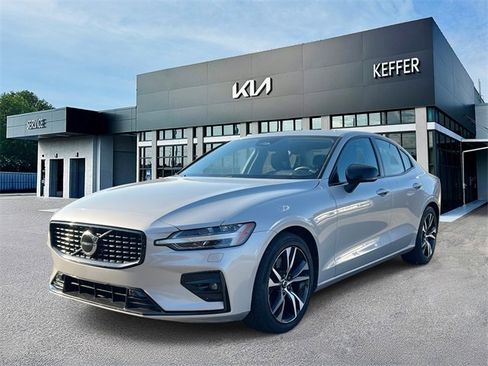 Used 2023 Volvo S60 B5 Core image 4