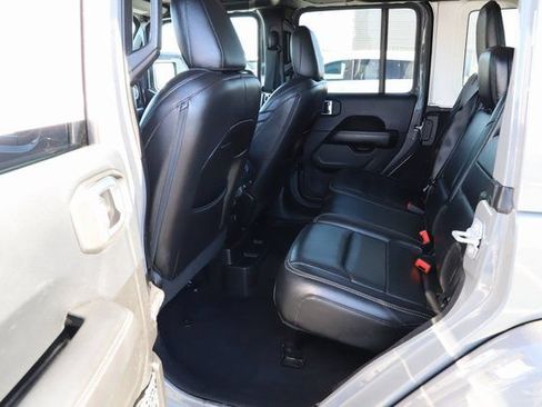 Used 2018 Jeep Wrangler Unlimited Sahara w/ Dual Top Group AWD/4WD image 18