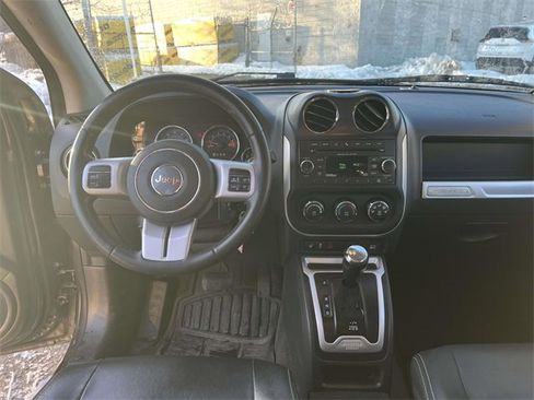 Used 2017 Jeep Compass Latitude image 14