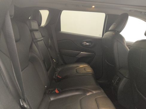 Used 2019 Jeep Cherokee Limited image 19