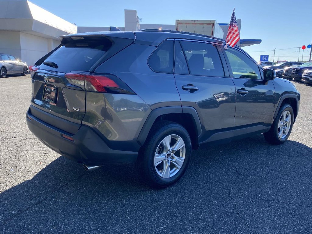 Used 2019 Toyota RAV4 XLE FWD image 5