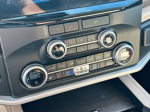 Used 2024 Ford Expedition Limited image 24