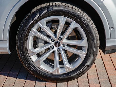 Certified 2025 Audi Q7 2.0T Premium w/ Convenience Package image 11