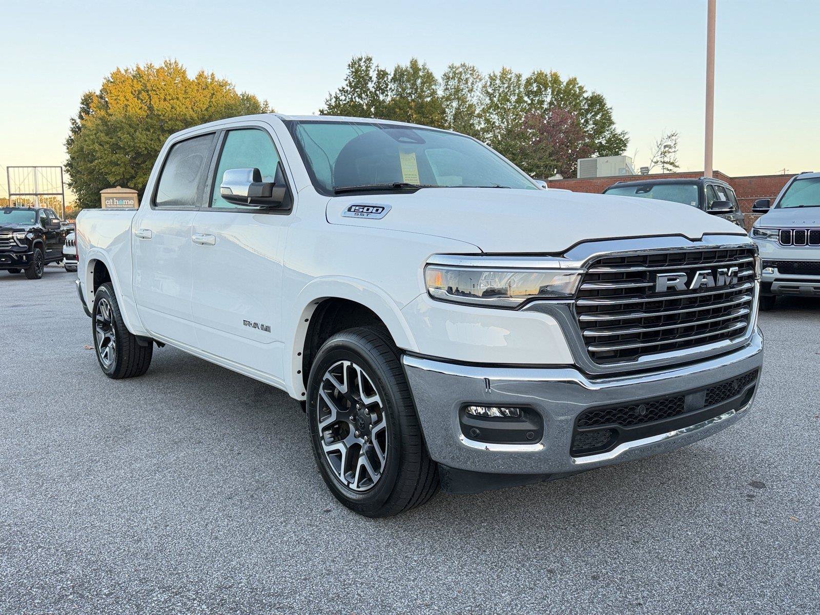 Used 2025 RAM 1500 Laramie AWD/4WD image 4