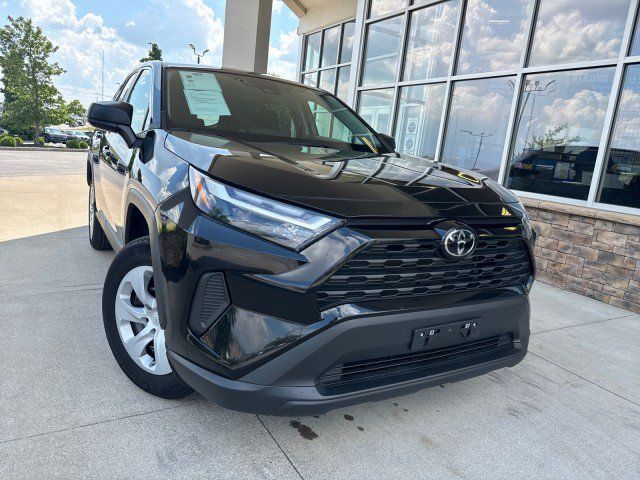Used 2025 Toyota RAV4 LE AWD/4WD image 2