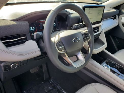 New 2026 Ford Explorer Active w/ Active Comfort Package image 8