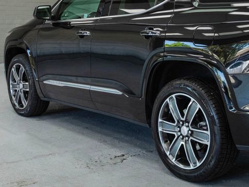 Used 2017 GMC Acadia Denali w/ Technology Package AWD/4WD image 40