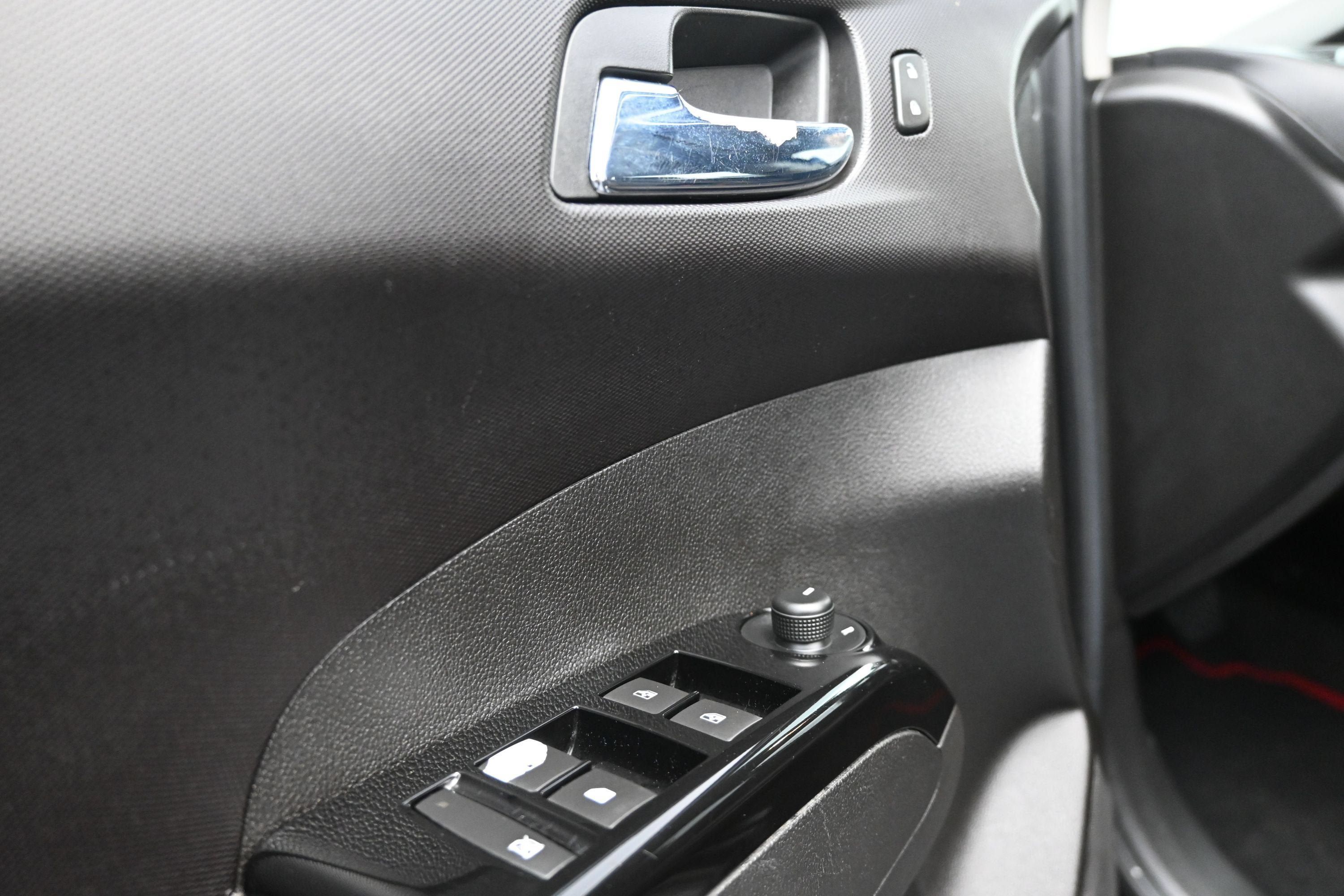 Used 2020 Chevrolet Sonic LT FWD image 25