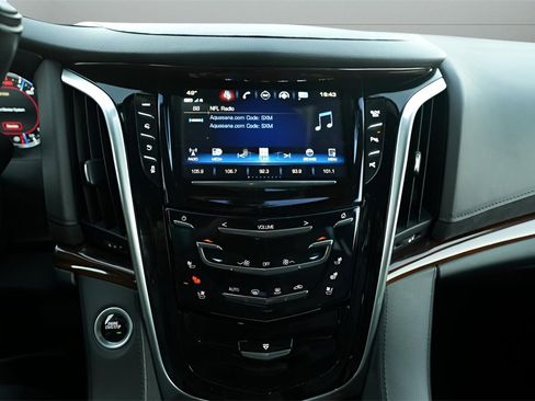 Used 2020 Cadillac Escalade ESV 4WD image 48