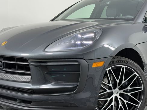 Certified 2026 Porsche Macan AWD/4WD image 11