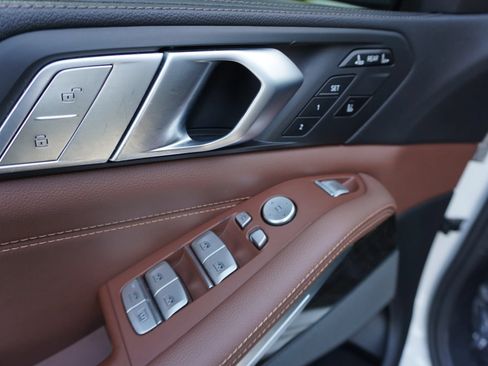 Used 2020 BMW X7 xDrive40i w/ Premium Package AWD/4WD image 37