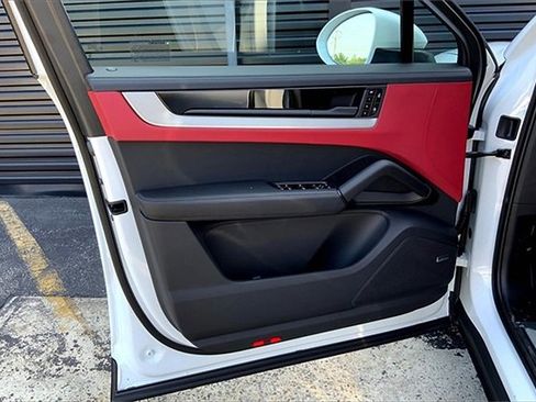 New 2025 Porsche Cayenne E-Hybrid Coupe image 27